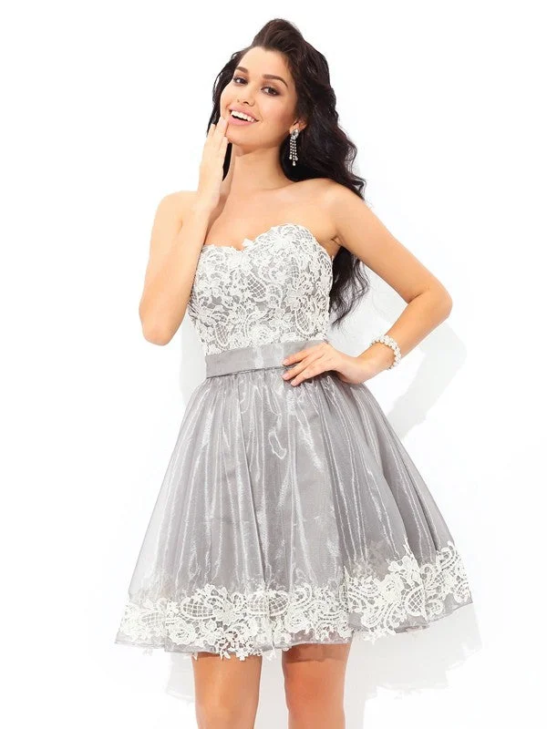 Special Offer A-Line/Princess Sweetheart Lace Sleeveless Short Tulle Cocktail Dresses