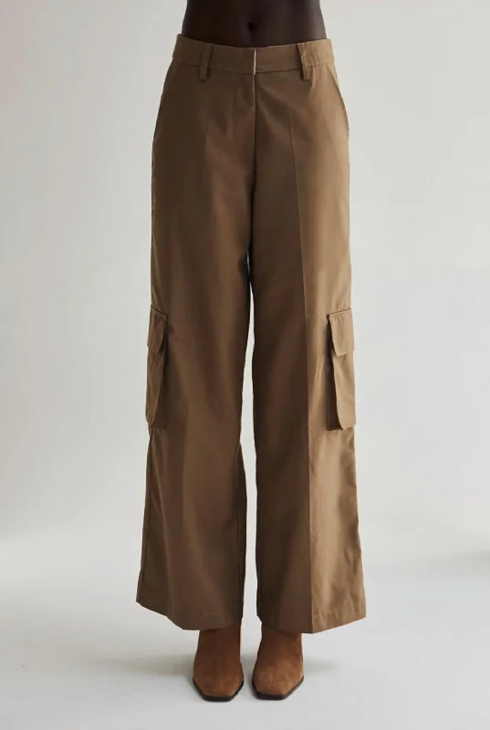 Versatile Wardrobe Essentials Women's Gwen Cargo Trousers In Brown