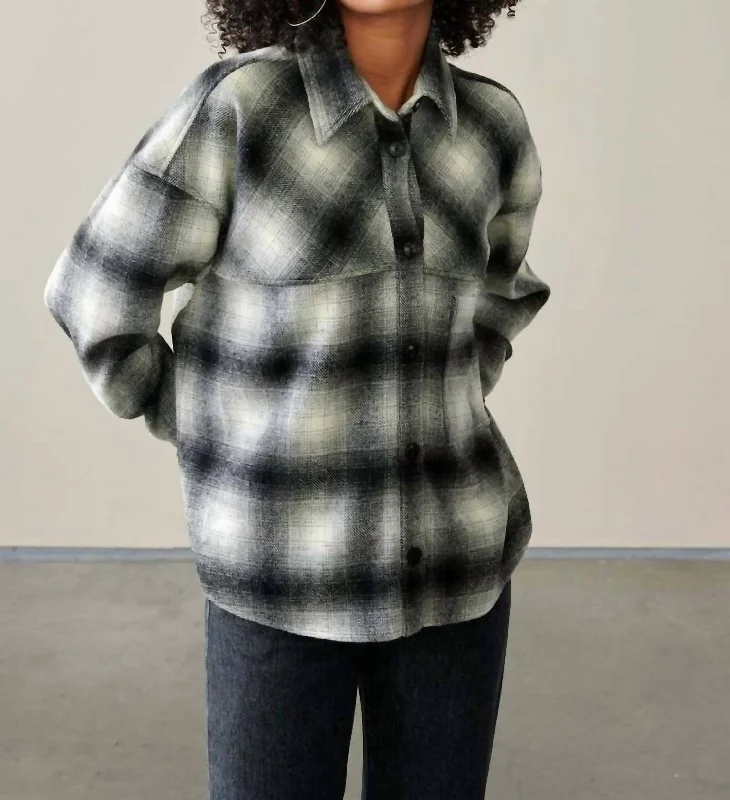 Chic Wardrobe Essentials Link Shirt Jacket In Charcoal Plaid