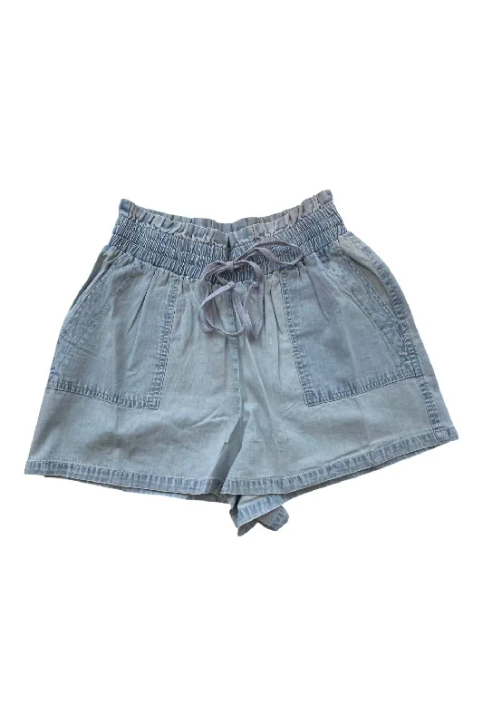 Trendy Street Style Attire Women Denim Short In Washed Blue