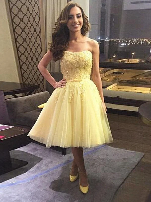 Trendy Styles A-Line/Princess Sleeveless Sweetheart Applique Tulle Short/Mini Dresses