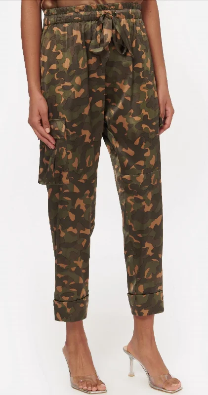 Women's Urban Fashion Carmen Cargo Pant In Camo